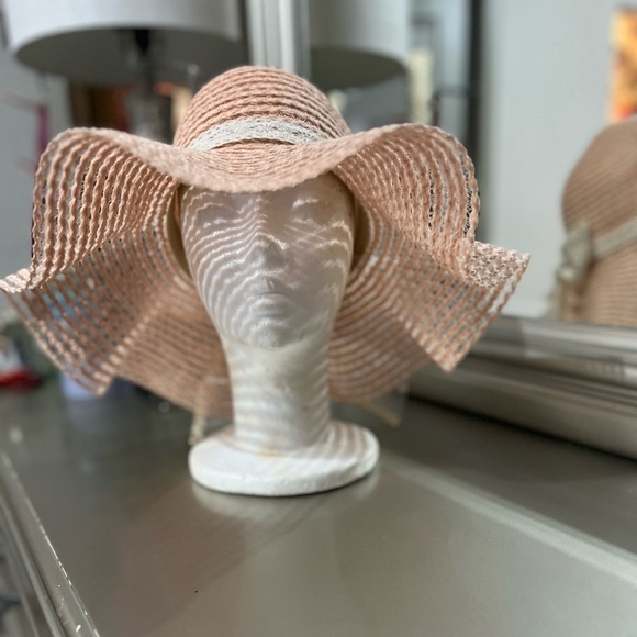 Beach Hat - Picture 2 of 5